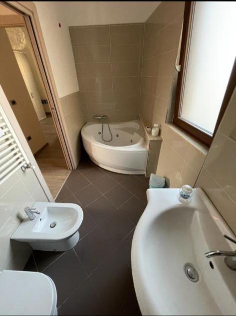 Mario Al Borgo Hotel San Benedetto del Tronto Bagian luar foto
